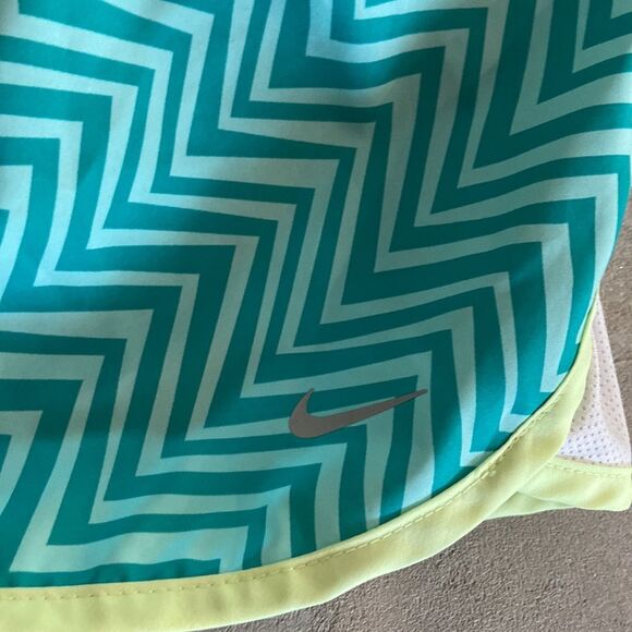 Nike running shorts teal chevron size large - Picture 2 of 4